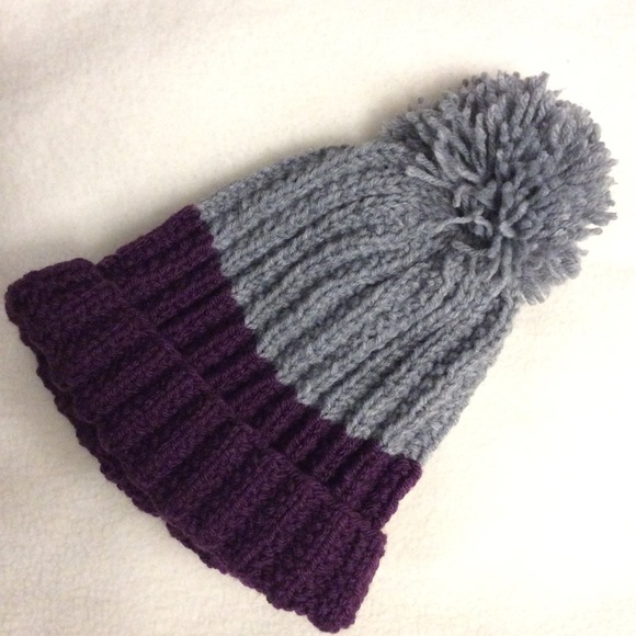 Brand new hand knit purple/grey cuff pom-pom tuque - Picture 1 of 3